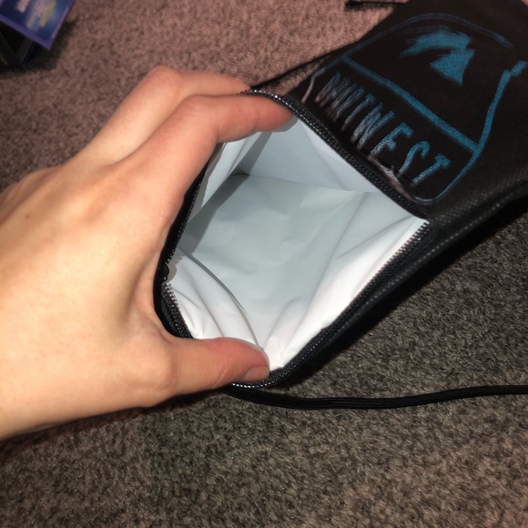 Insulated Drawstring - Picture 2 of 4